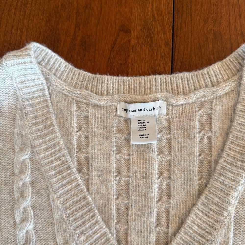 Cupcakes & Cashmere Beige V-Neck Sweater Vest Textured Ribbed Size M - Picture 2 of 8